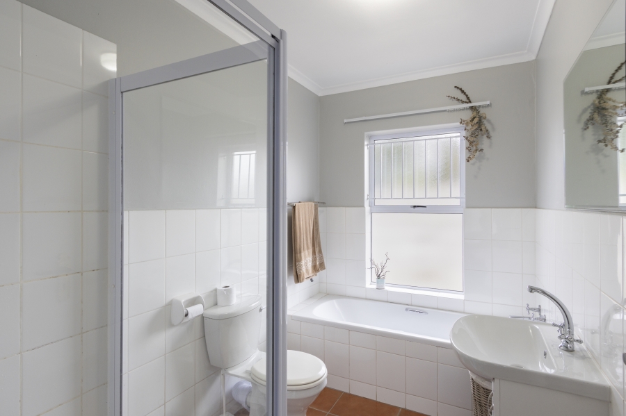 To Let 3 Bedroom Property for Rent in Somerset Ridge Western Cape